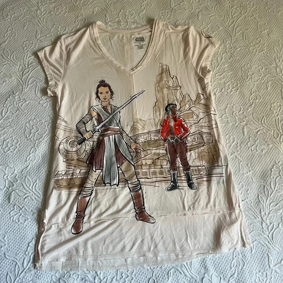Star Wars Tops - Star Wars Women’s Tshirt Size Small